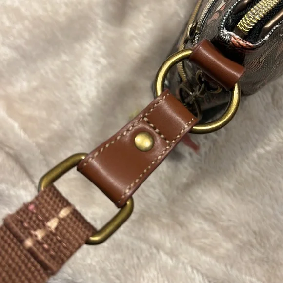 SAKROOTS Artist Circle City Crossbody - Picture 15 of 17